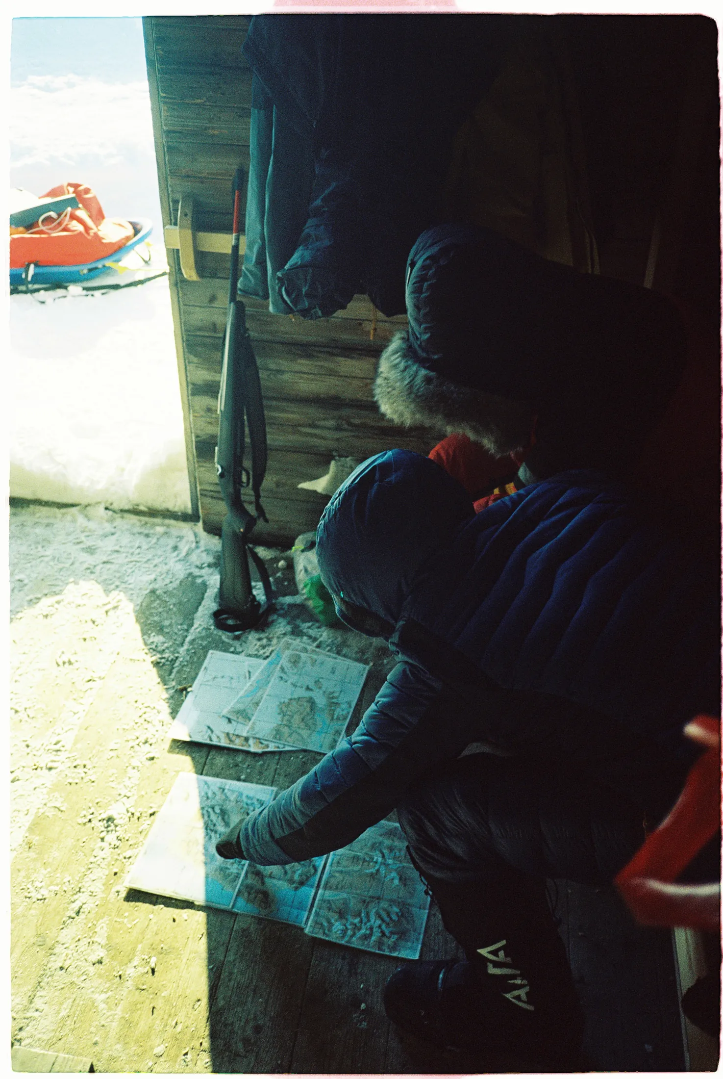 À l’intérieur de la cabane en bois